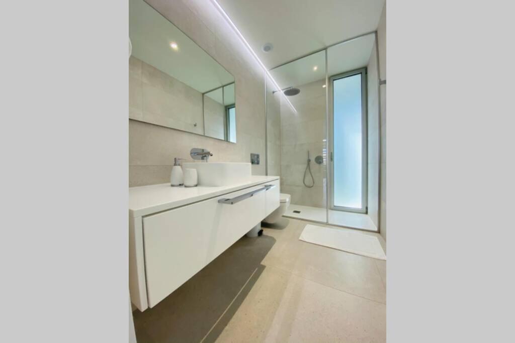 Luxury Villa - New Building With Panoramic Sea View 아데제 외부 사진