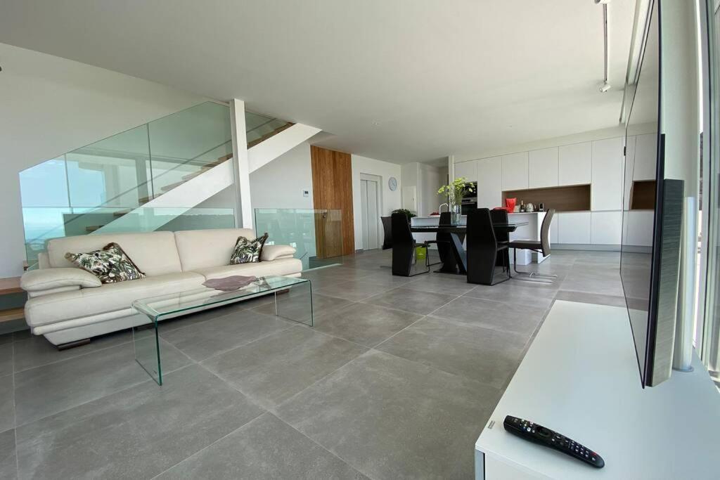 Luxury Villa - New Building With Panoramic Sea View 아데제 외부 사진