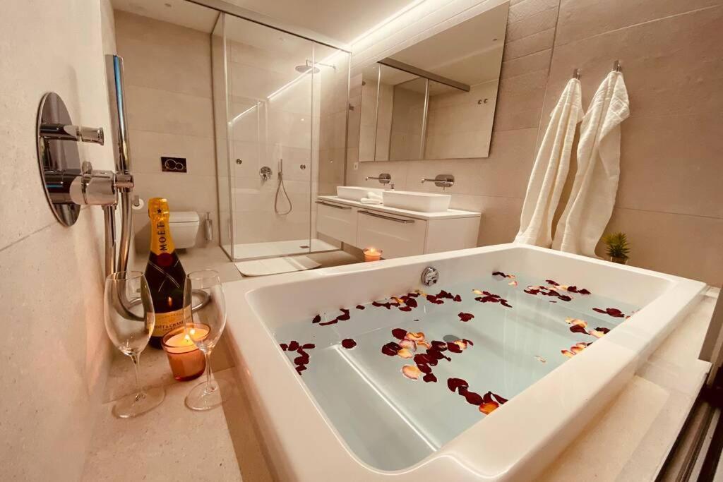 Luxury Villa - New Building With Panoramic Sea View 아데제 외부 사진