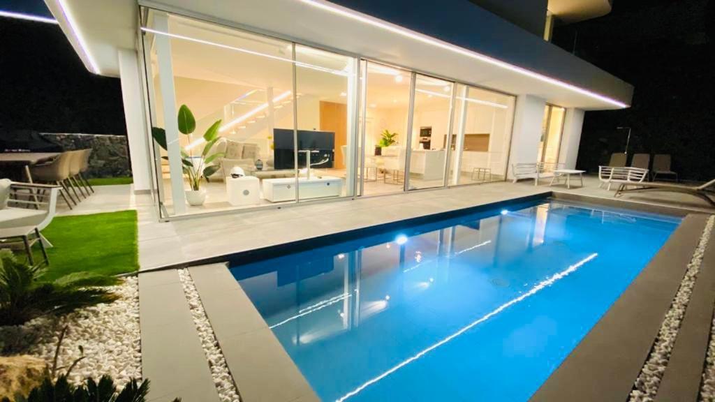 Luxury Villa - New Building With Panoramic Sea View 아데제 외부 사진